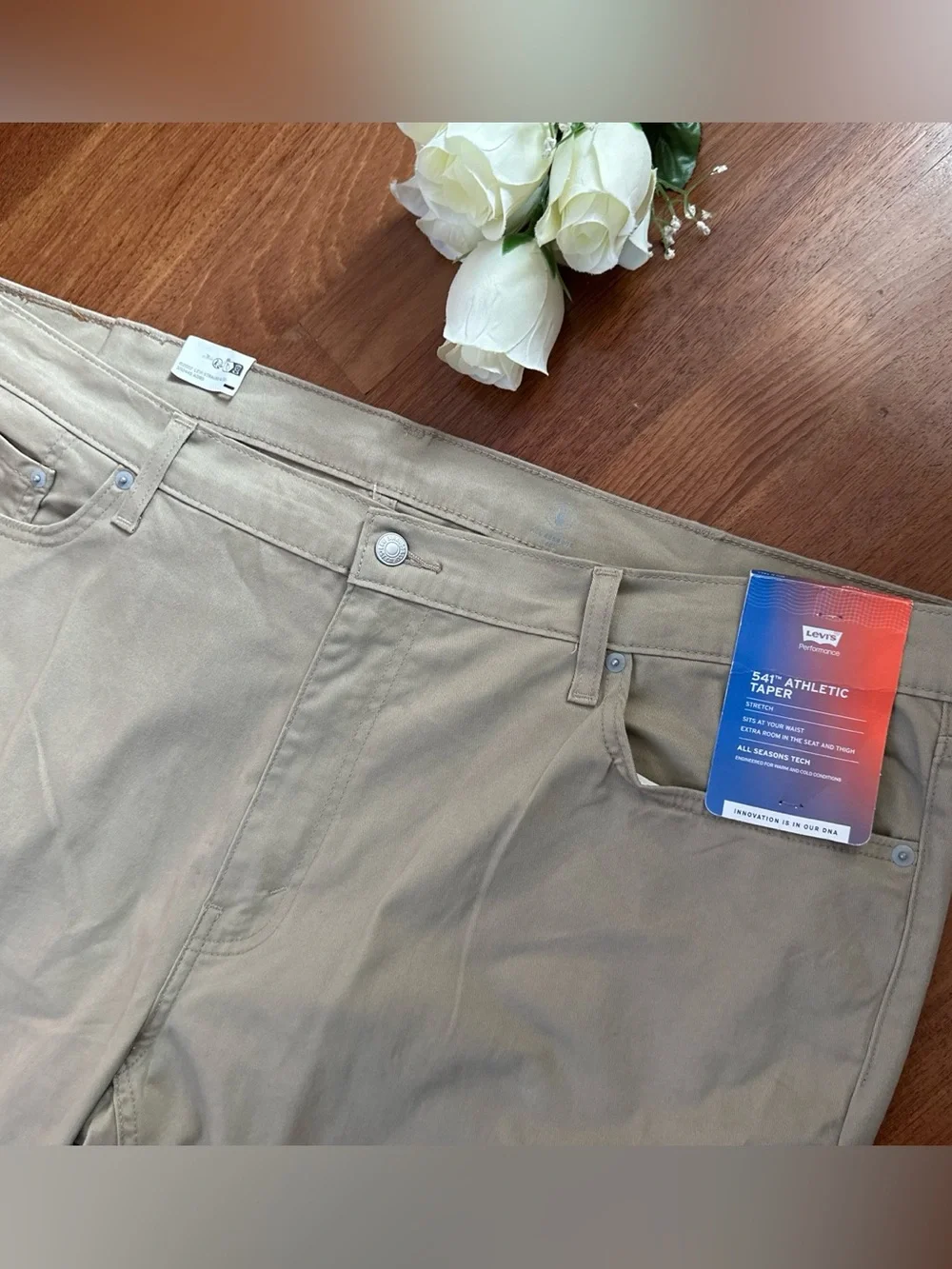 Levi's Men's Beige Relaxed Straight Jeans